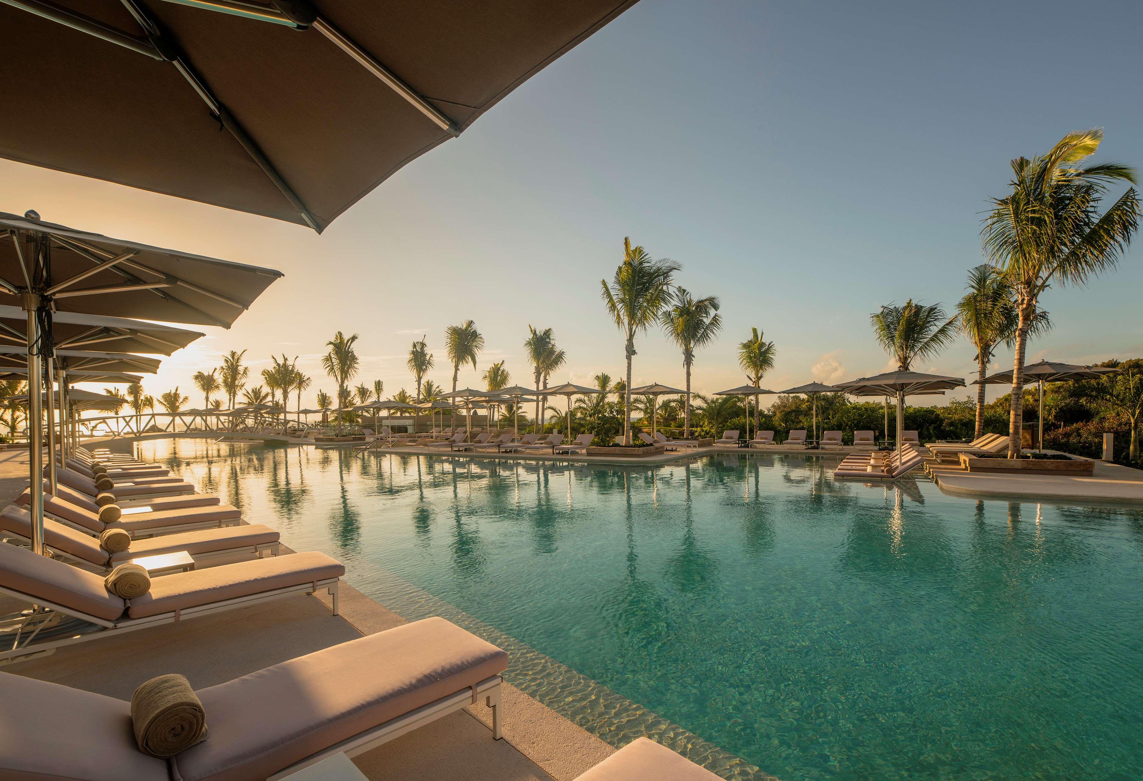 Hotel Atelier Playa Mujeres (Adults Only) Cancún Esterno foto The pool at the Four Seasons Resort