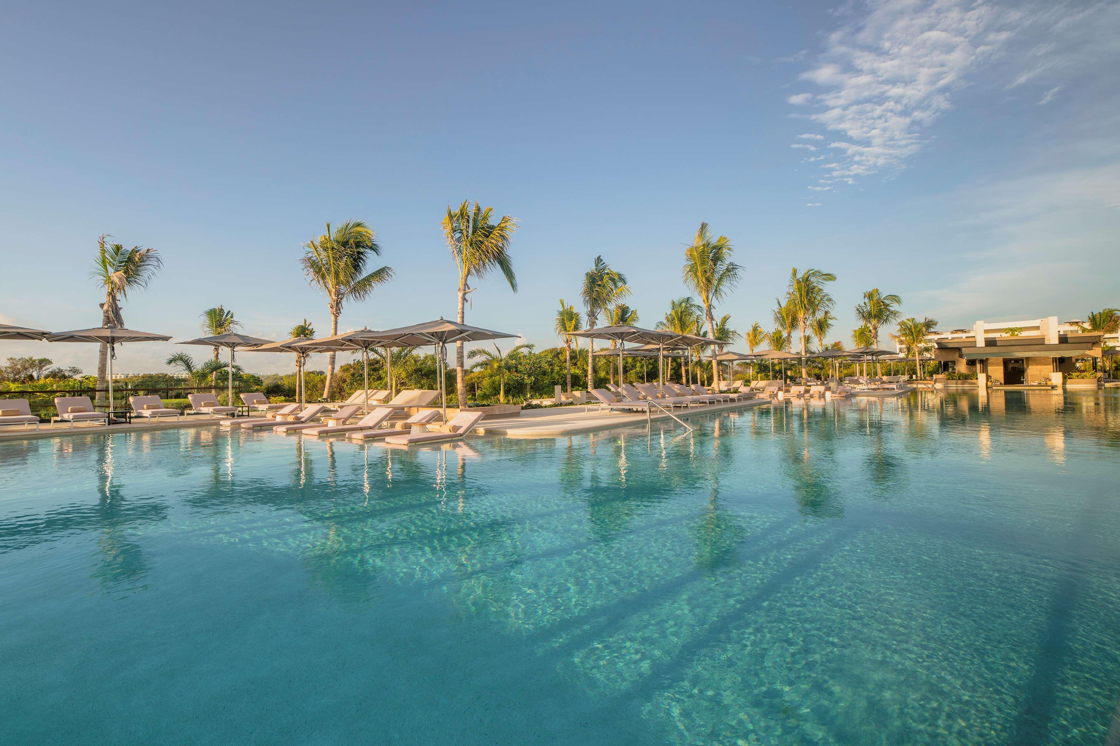 Hotel Atelier Playa Mujeres (Adults Only) Cancún Esterno foto The pool at the Grand Palladium Hotel