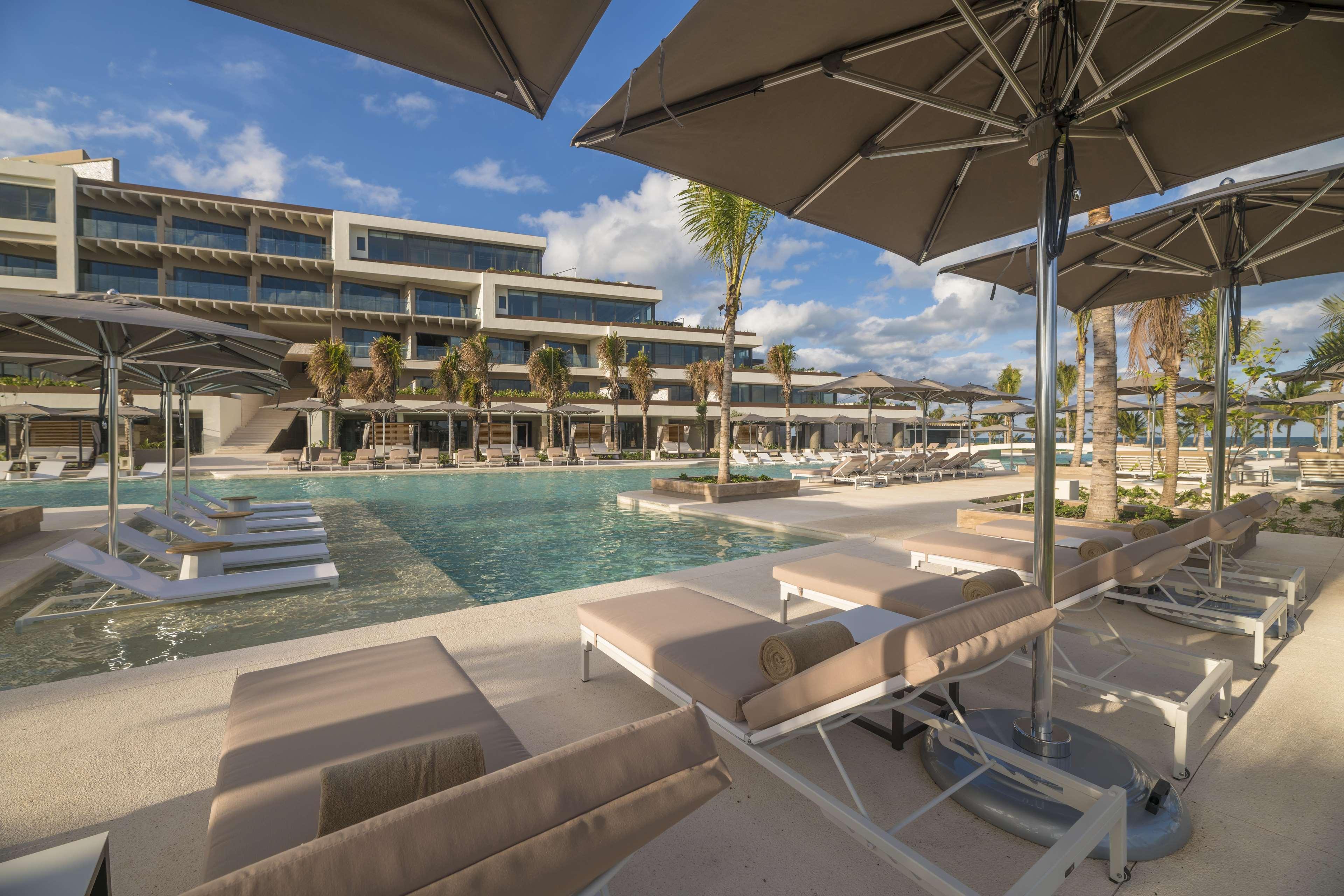 Hotel Atelier Playa Mujeres (Adults Only) Cancún Esterno foto The hotel's pool